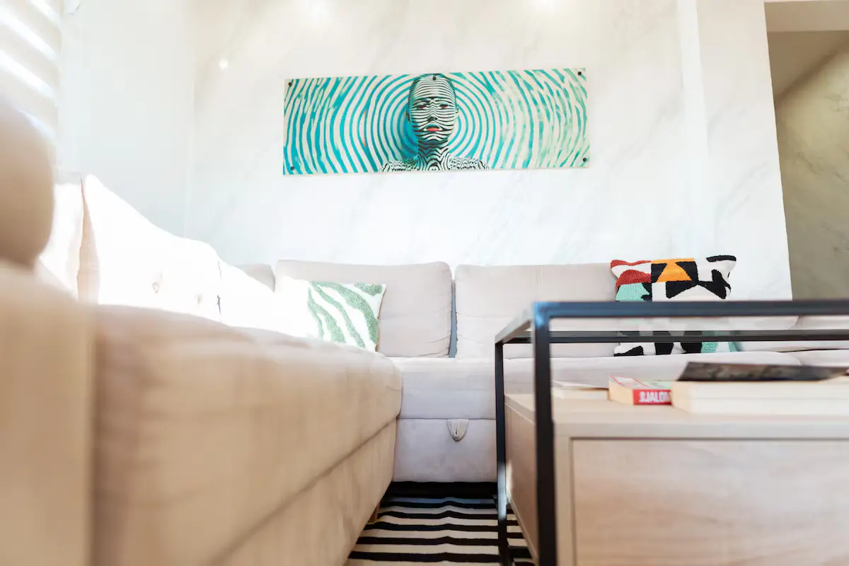 Top Floor Modern Penthouse | Free Parking
