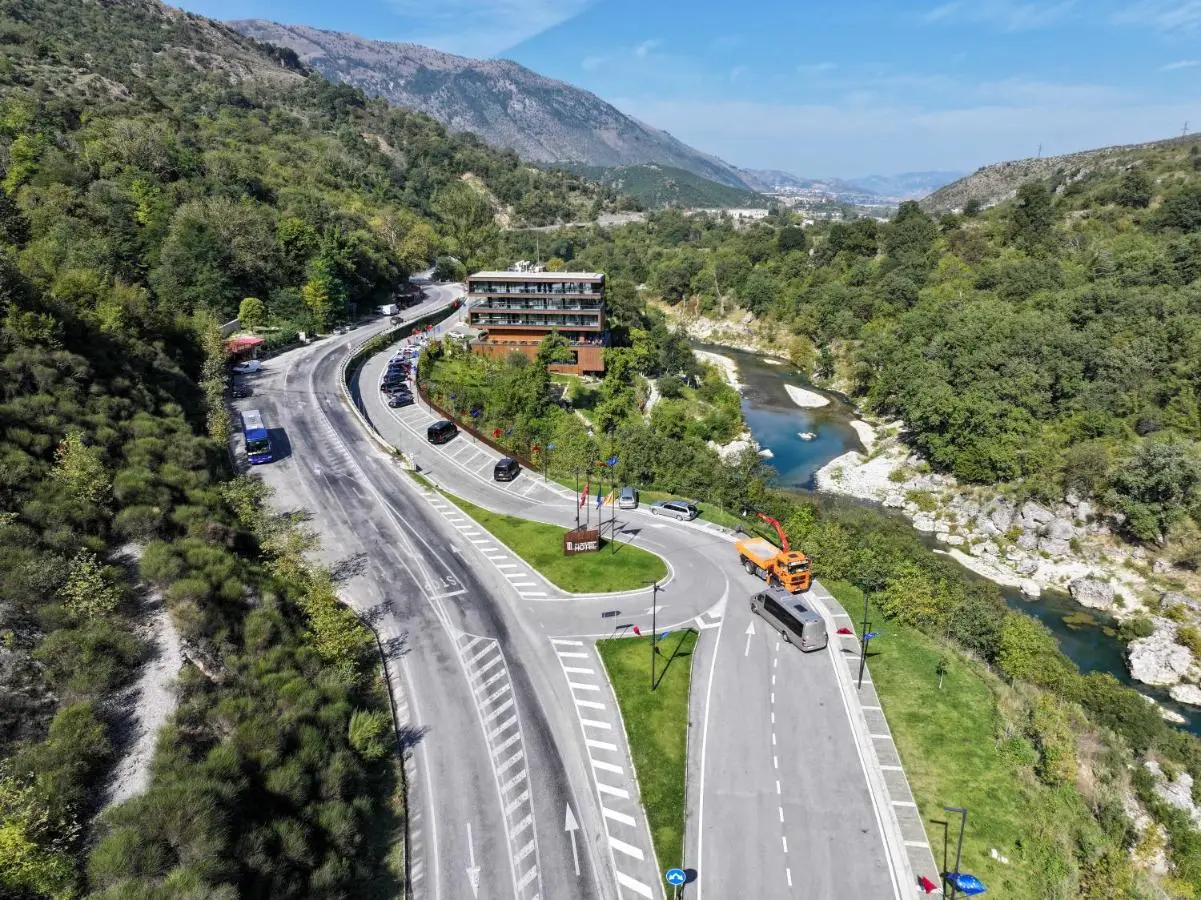Hotel Uji Ftohte Tepelene