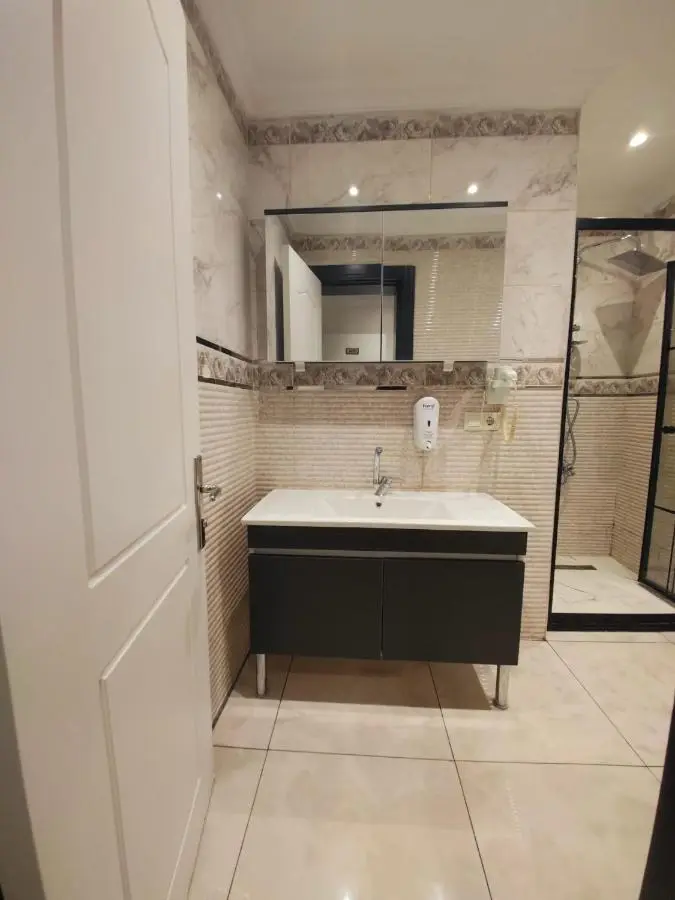 Royal Garden Suite and Hotel