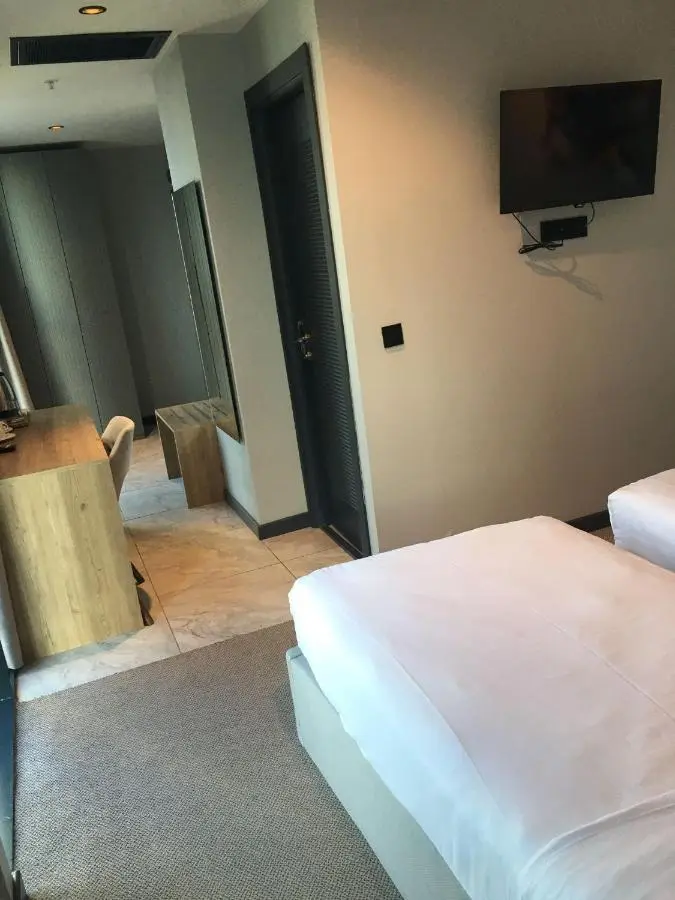SHERLOCK HOMES HOTELS