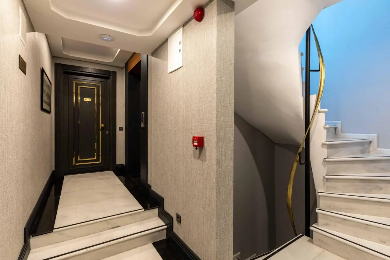 SALA SUITES