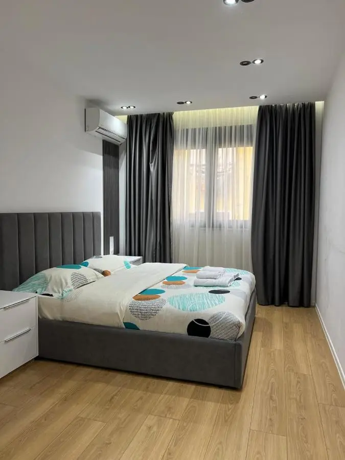 Enzo Rooms Center