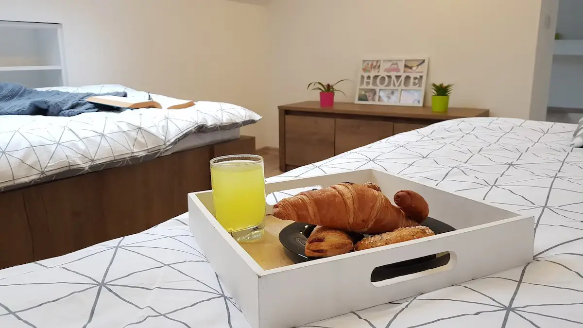 Charming rooftop apartment, EXCELLENT LOCATION