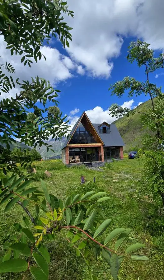 Grand Mountain Cottage