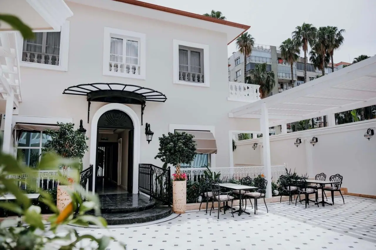 Elegance East Hotel