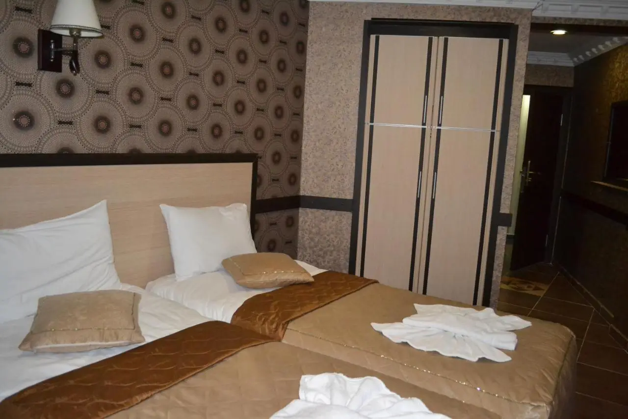 Ares Hotel