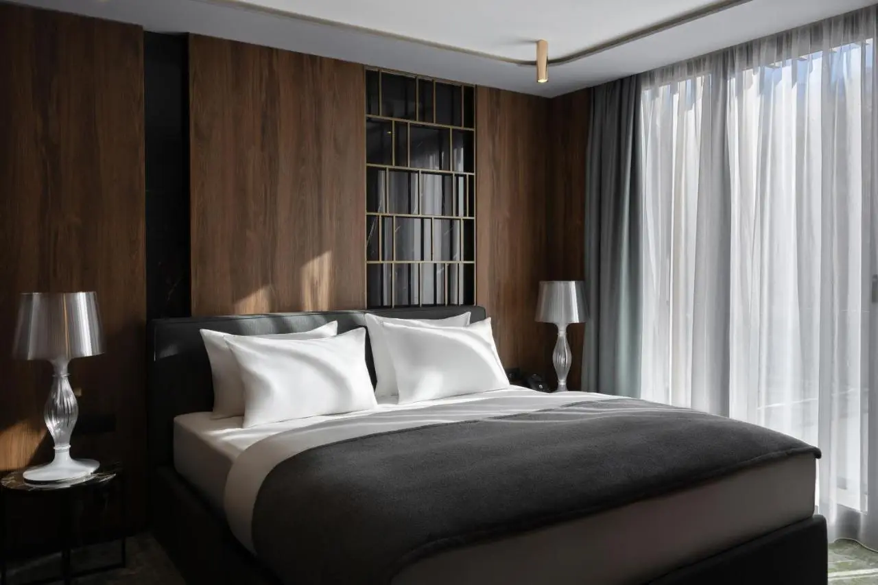 Apeiro City Avant-garde Hotel