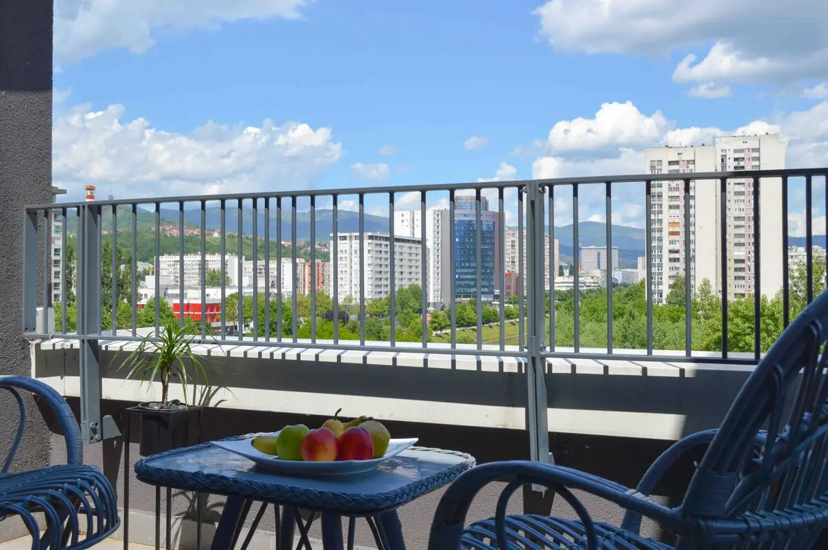 Modern brand new studio@top location+balcony view