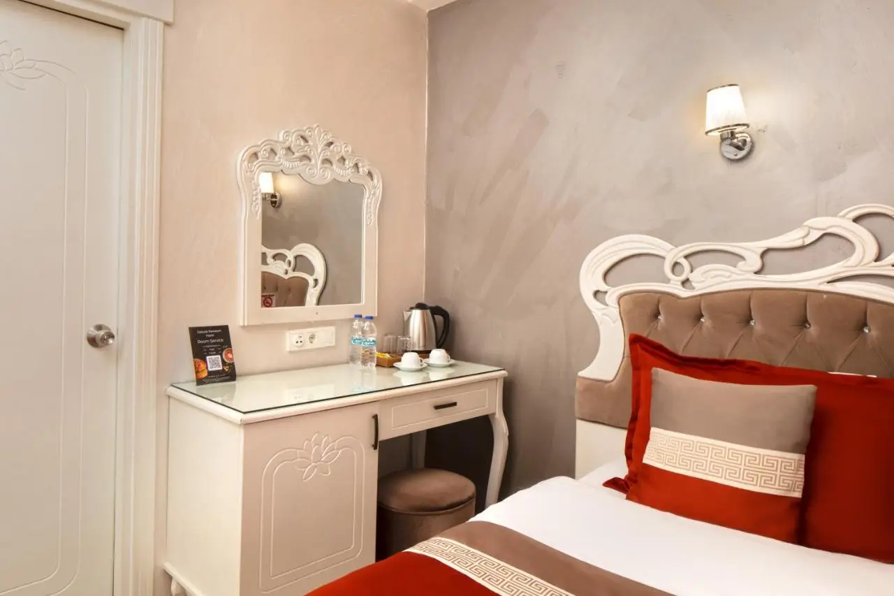 Deluxe Newport Hotel - Old City