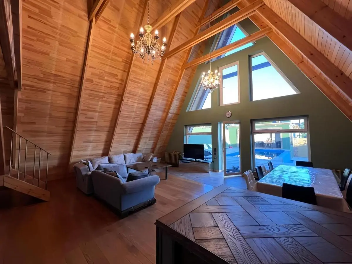Trigon Villa Family , HOT POOL ,SAUNA,JACUZZI