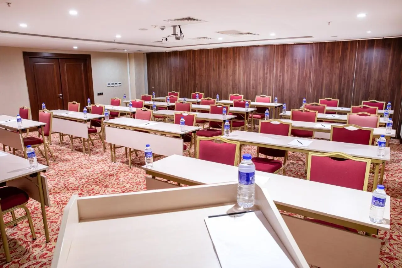 Grand Aras Hotel & Suites