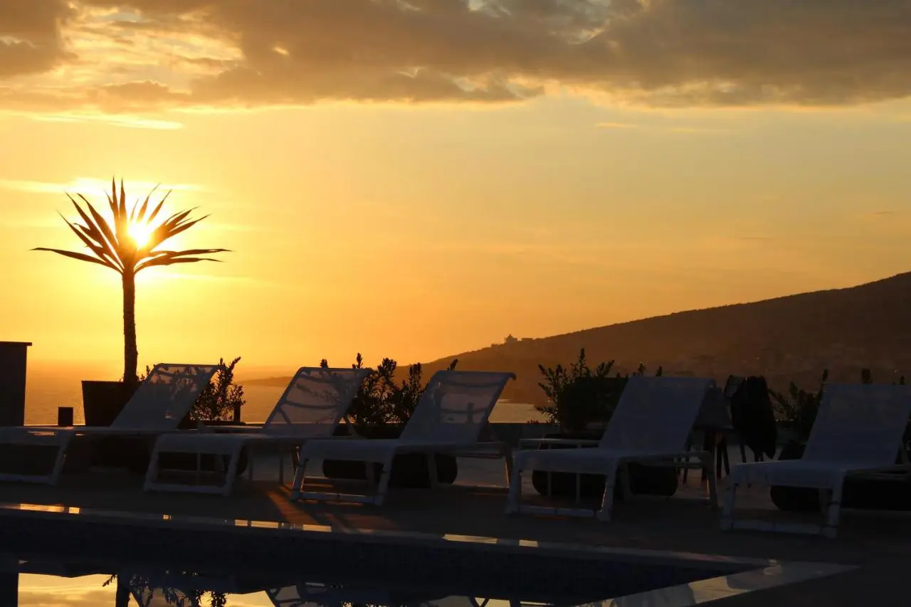 The Queen's Lion Premium HOTEL