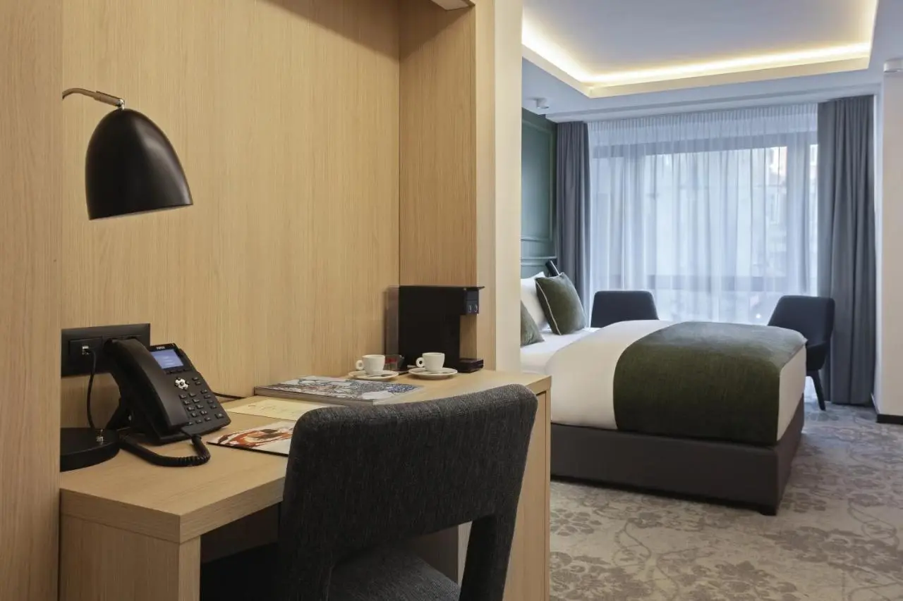 Apeiro City Avant-garde Hotel