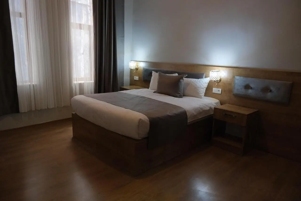 Adamantides Hotel
