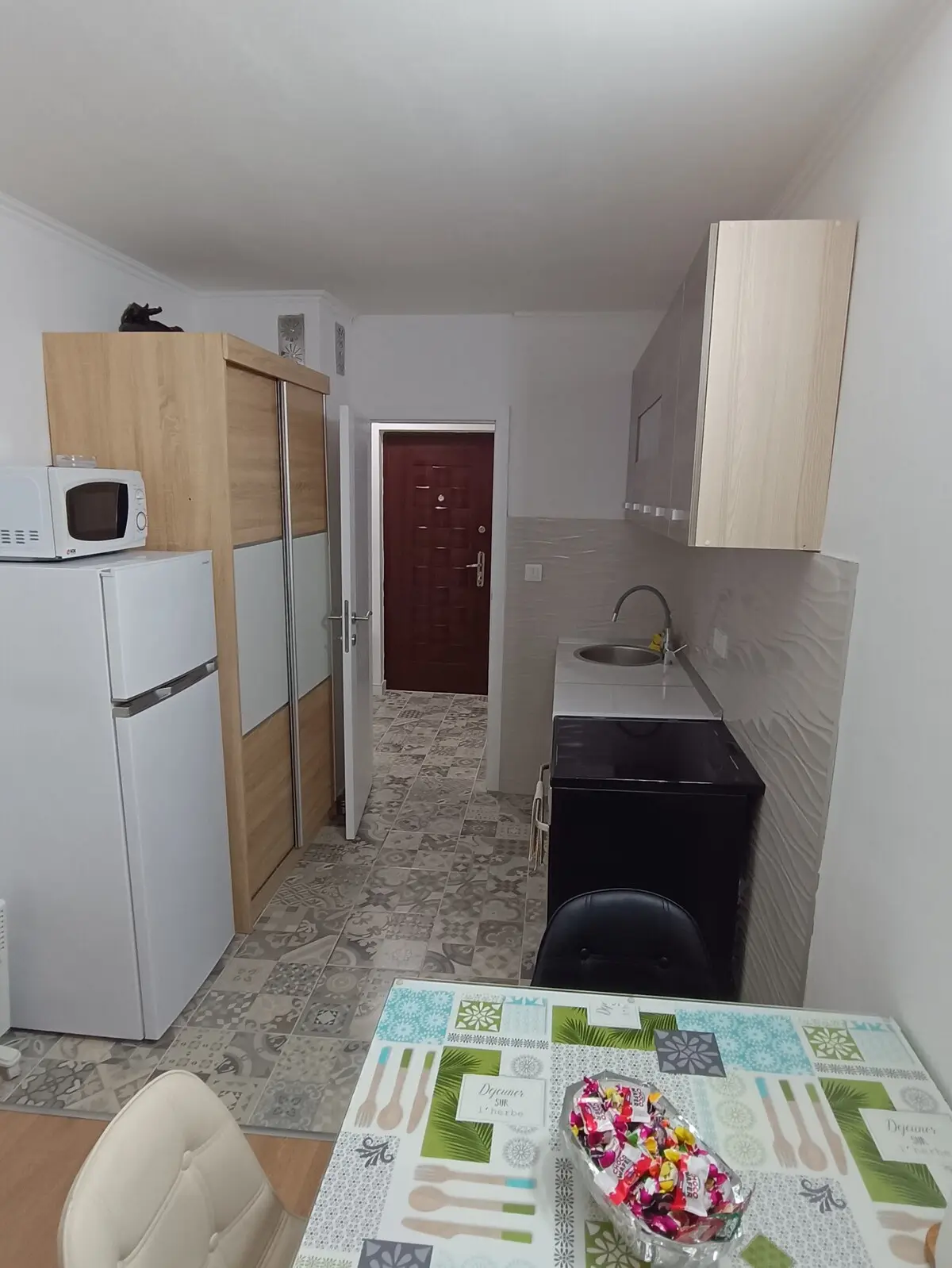 modern, one bedroom, free parking, airconditioning