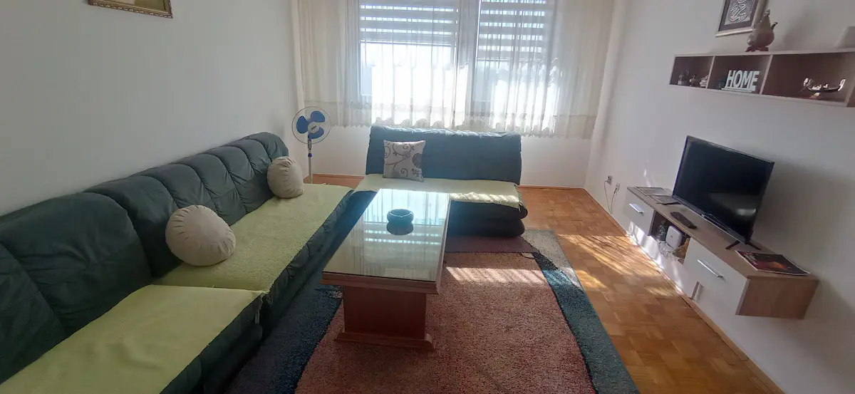 Apartment Dobrinja 2 center near the airport.