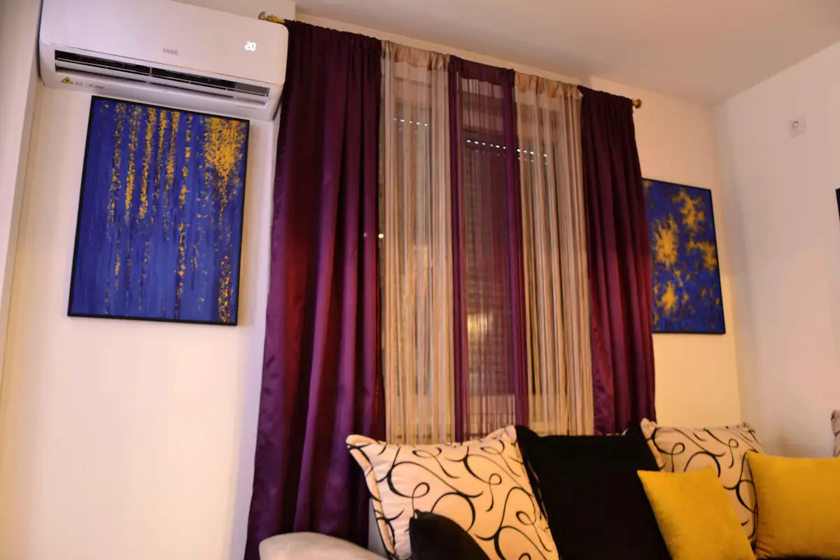 Beautiful Artistic Apartment with  free parking