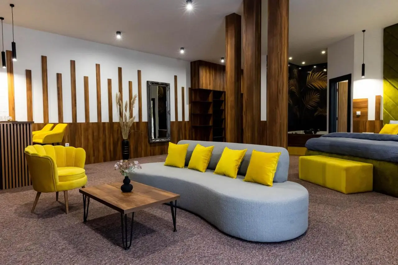 Hostel Tron