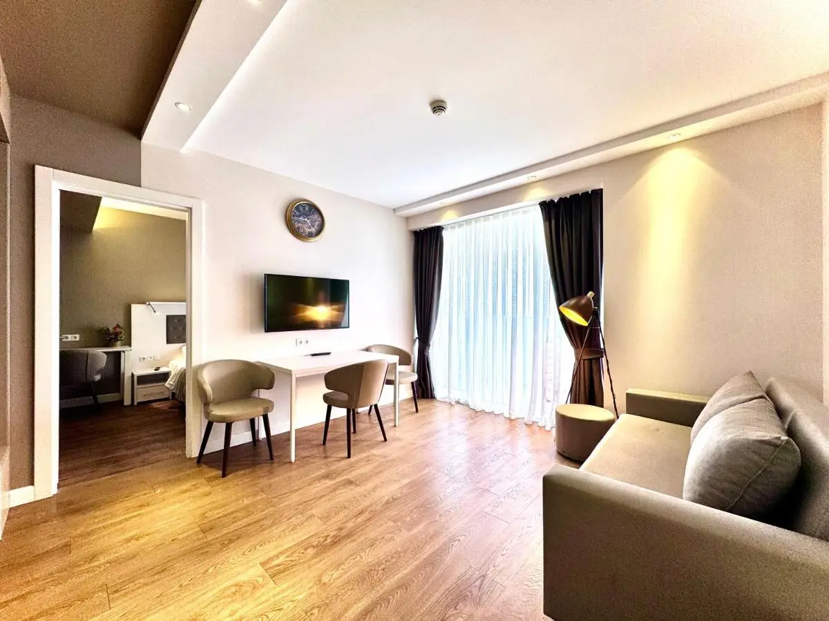 Sunshine Signature Apartments in Alliance Palace