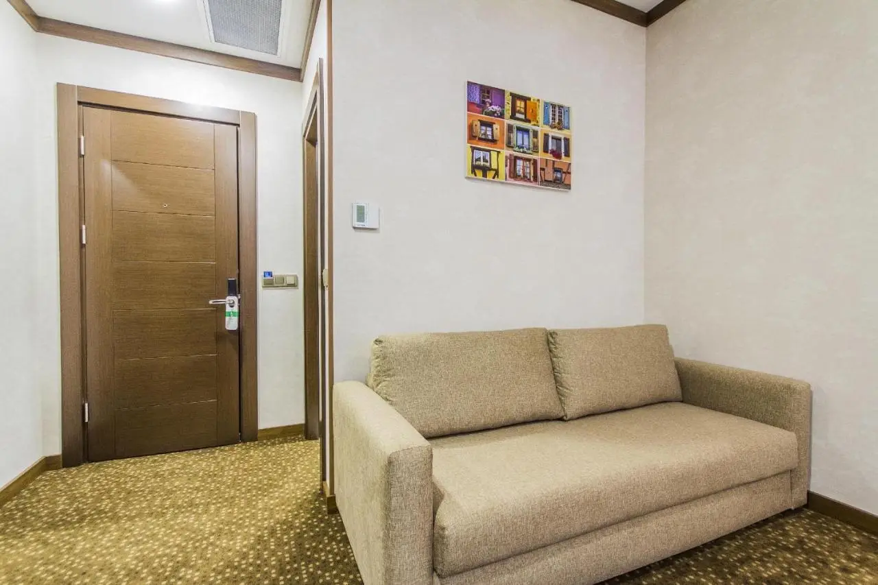 La Pazza Suites