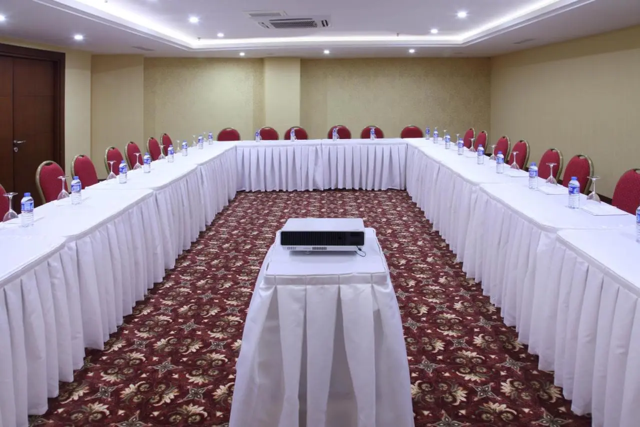 Hotel Senbayrak City