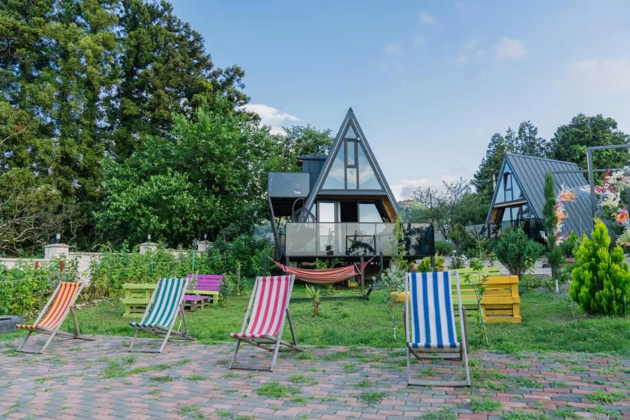 La'Familia Cottages