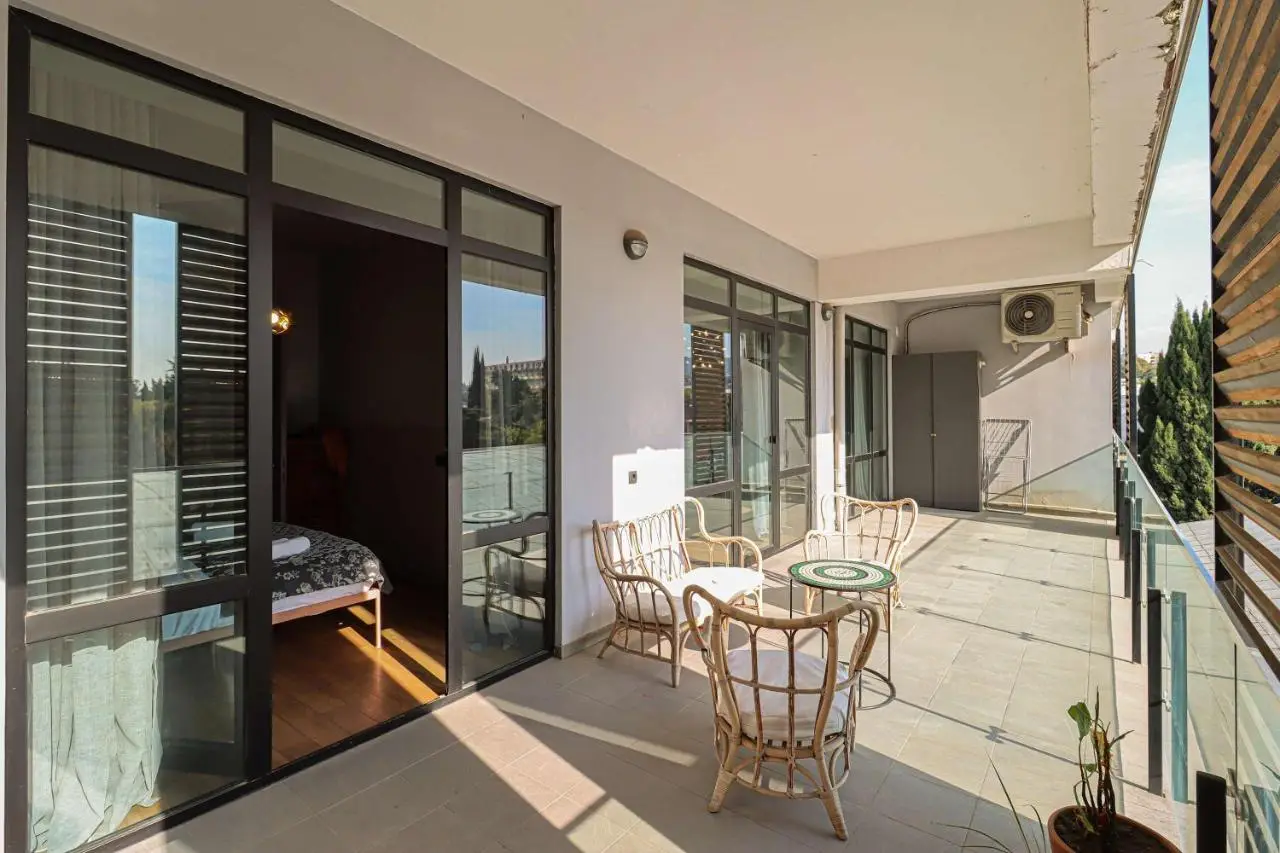 Wehost Apartment - On-site Pool & Gym - Not Included