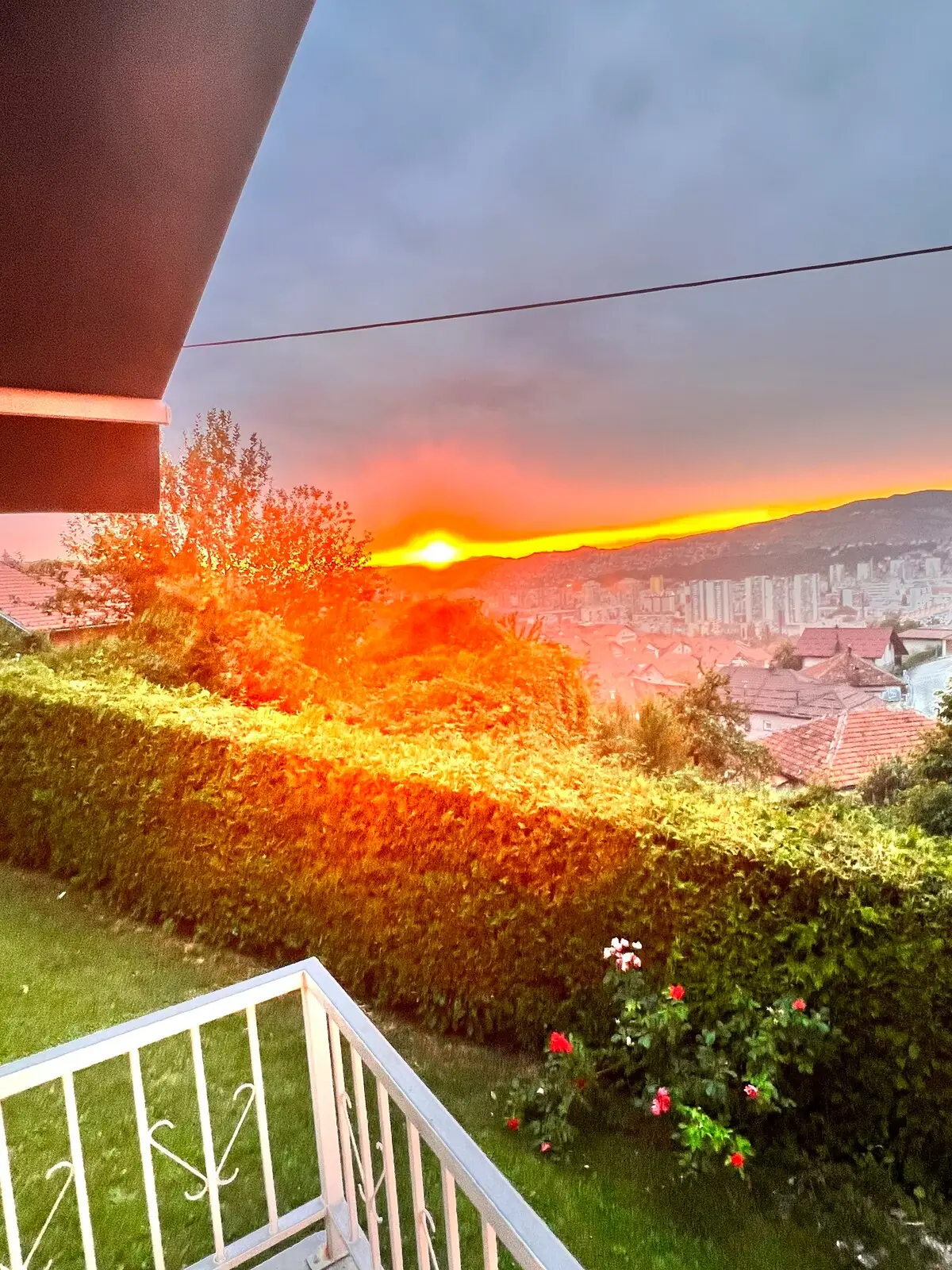 House with THE BEST View+Garage