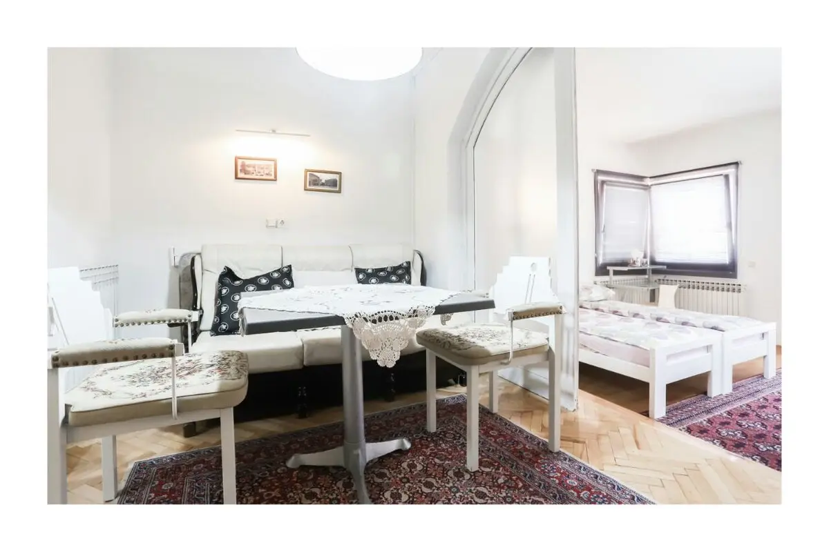 Teatar 4 - Big apartment with terace