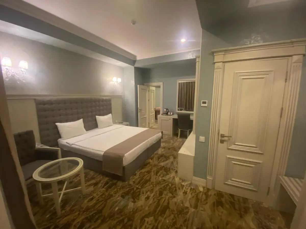 Emerald Suite Hotel