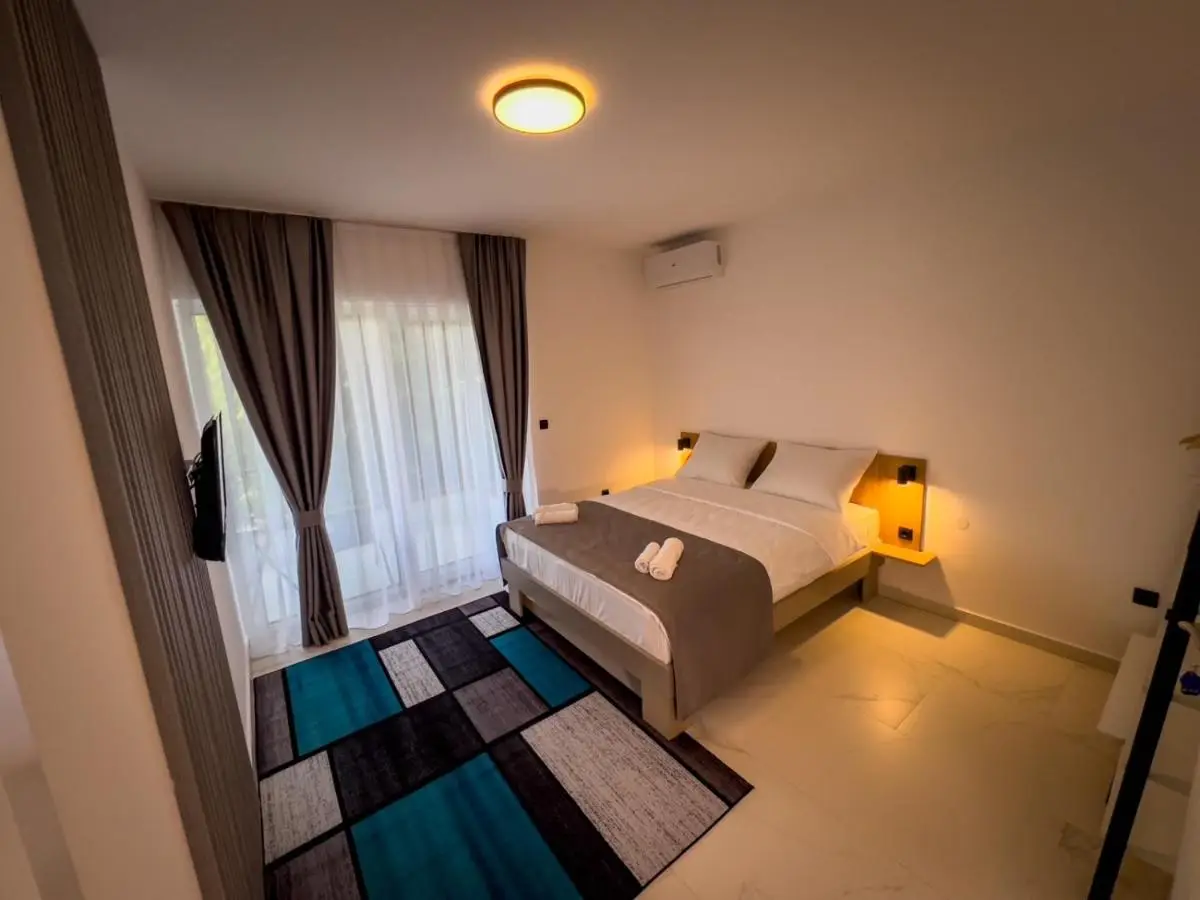Sunny Corner Apartments