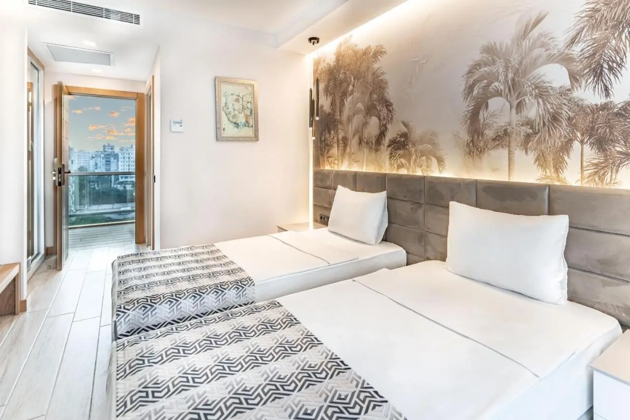 PEARLY HOTEL