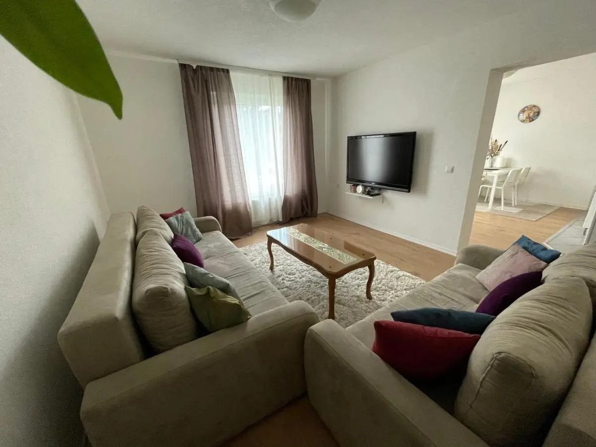 Sunny Garden Apartment