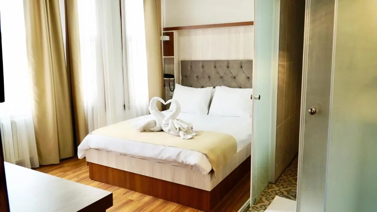 QONAQ HOTEL & SUITES