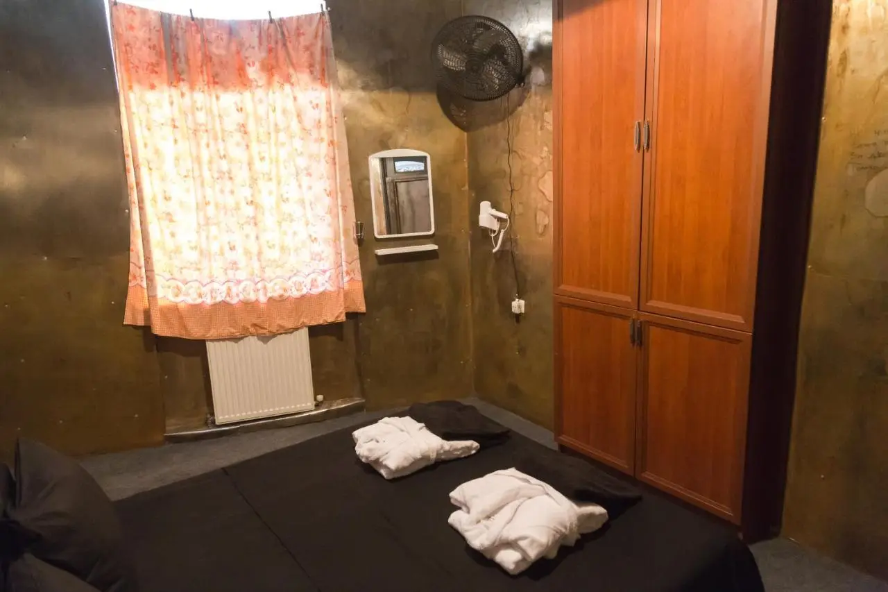 ALCATRAZ JAIL-HOSTEL