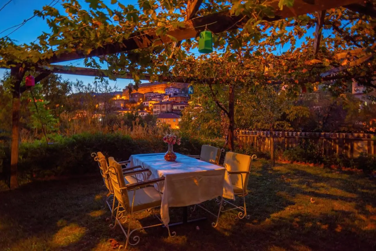 Cesmeli Konak Garden