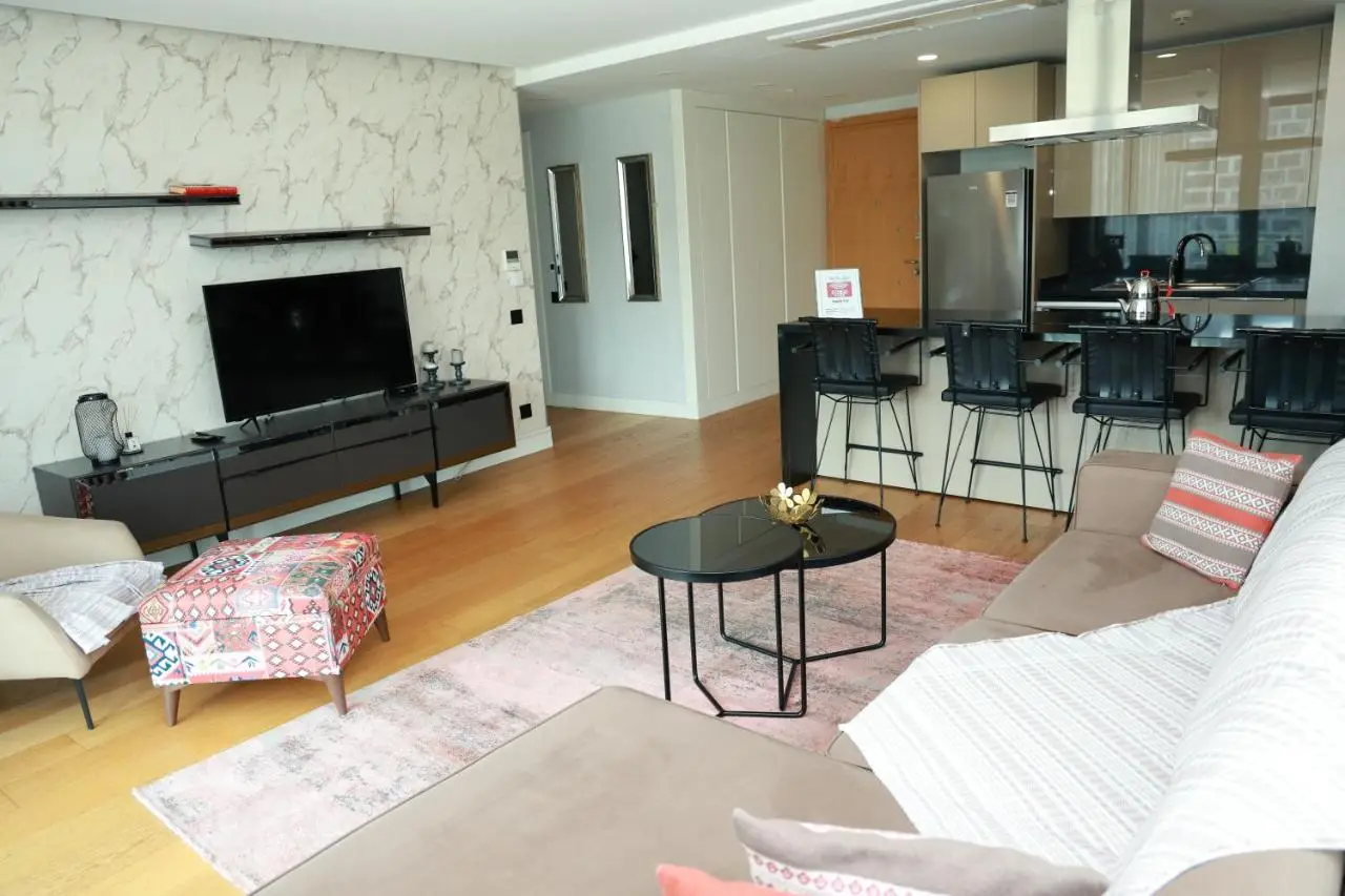 Deluxe 2BR Apartment Balcony 420