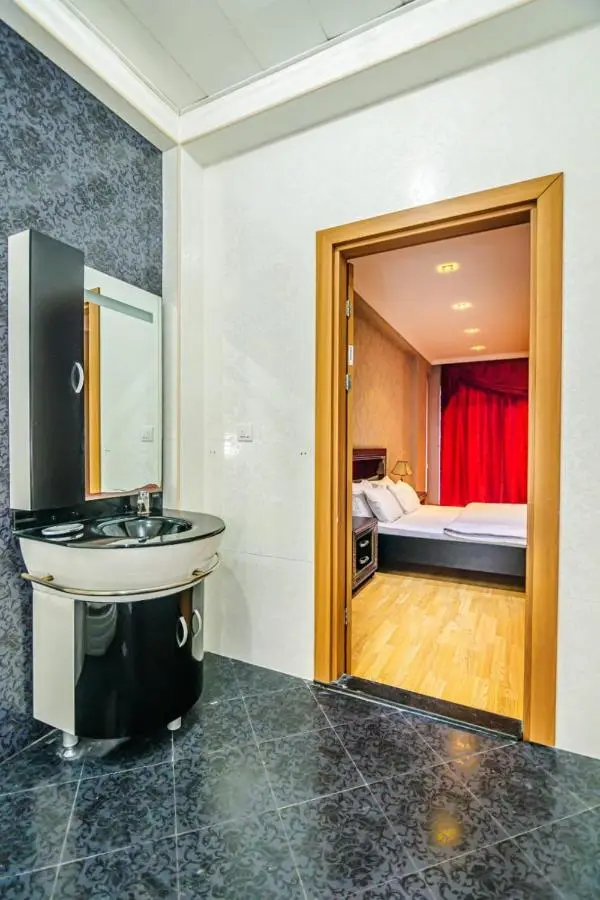 Apartment On Mc Donalds