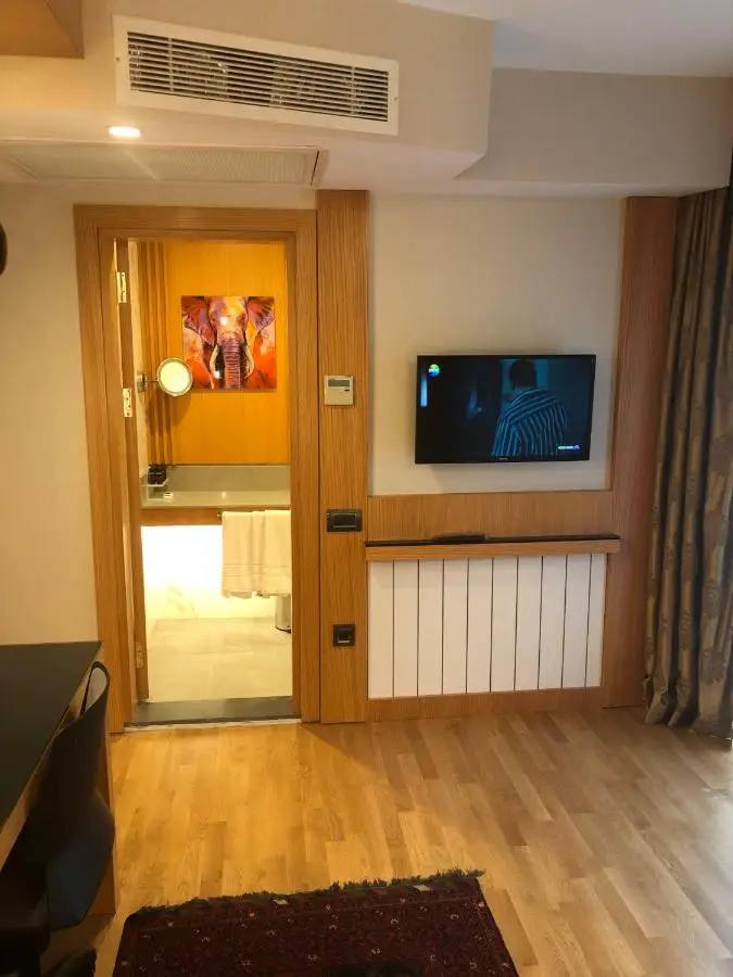 Maywood Hotel