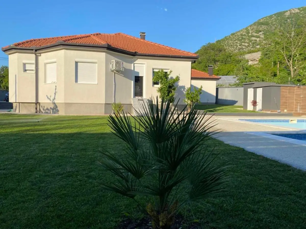 House and pool BajNa