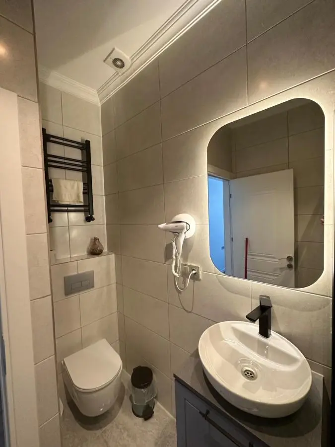 Center of city in Beşiktaş 2 plus 1 with 2 Bathroom and 3 Air Conditioner