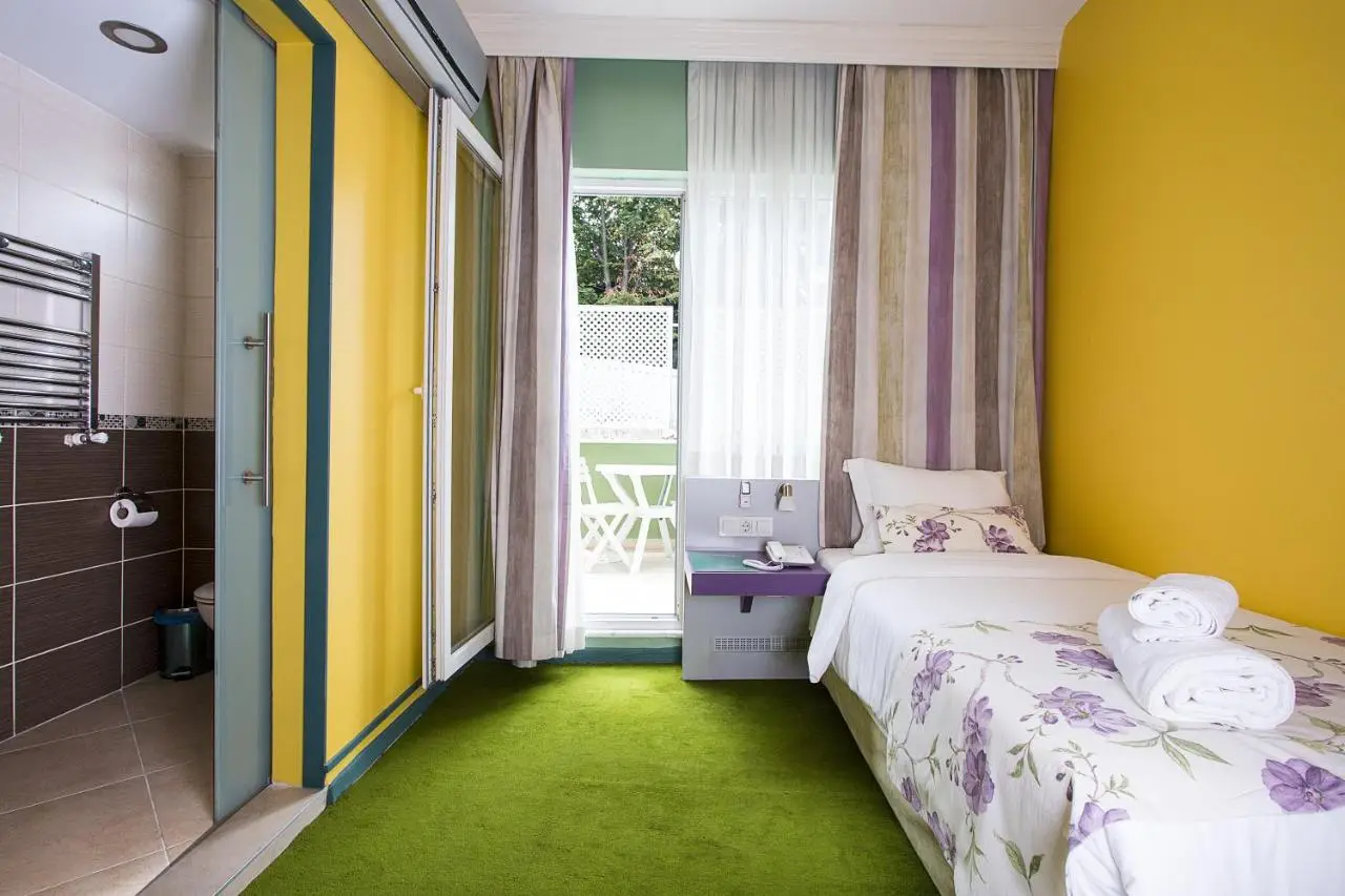 Mini Harem Hotel