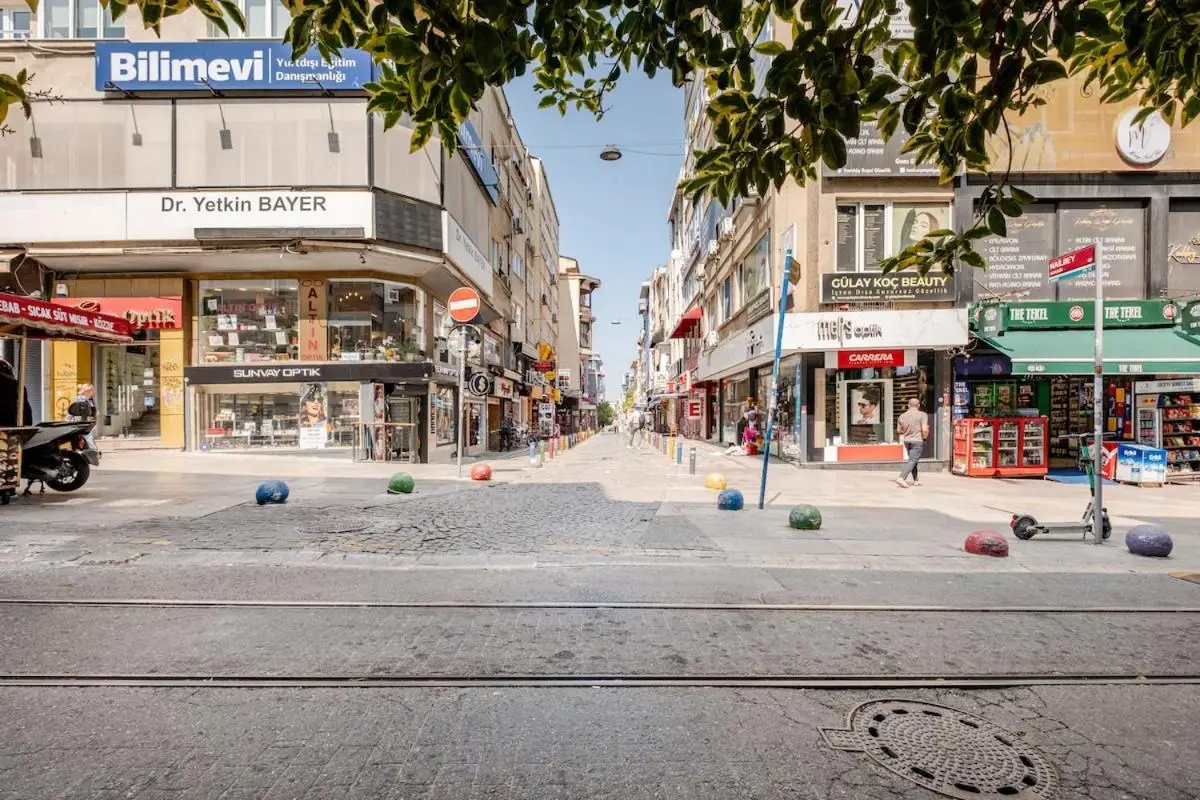 Kadıköy ün Kalbinde Tarihi Rahat Sessiz Daire