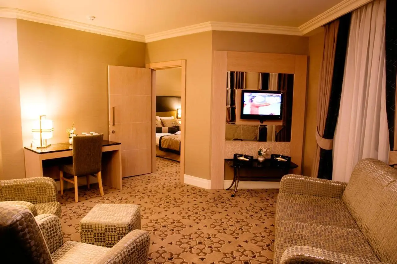 Darkhill Hotel