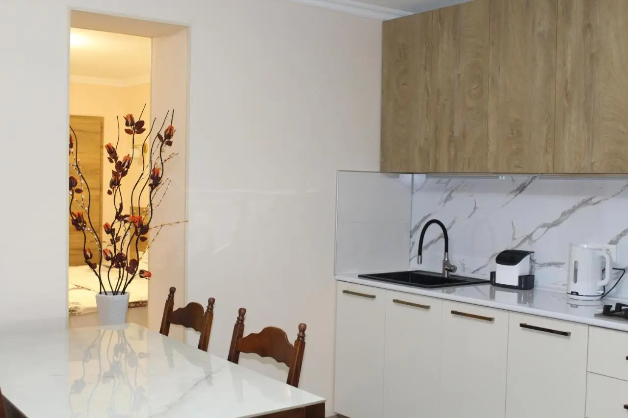 APARTMENT #27