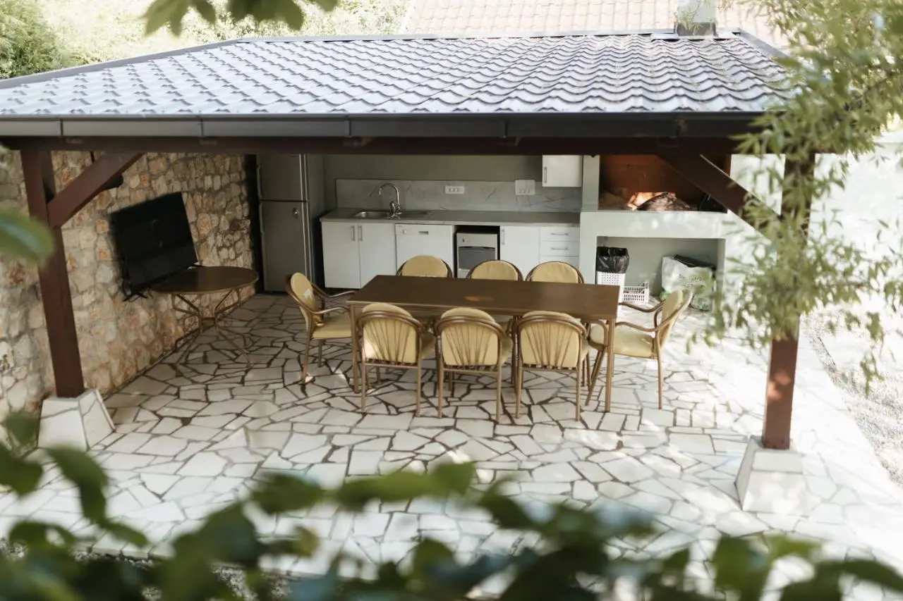 Almond Buna PoolHouse