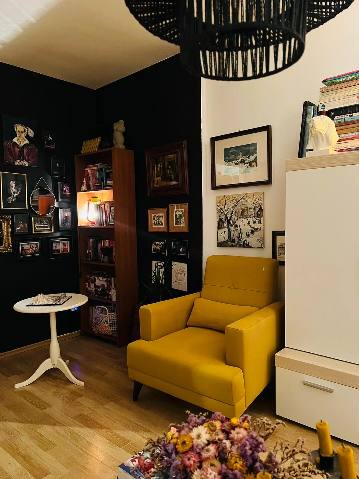 Private room in authentic and charming city nest