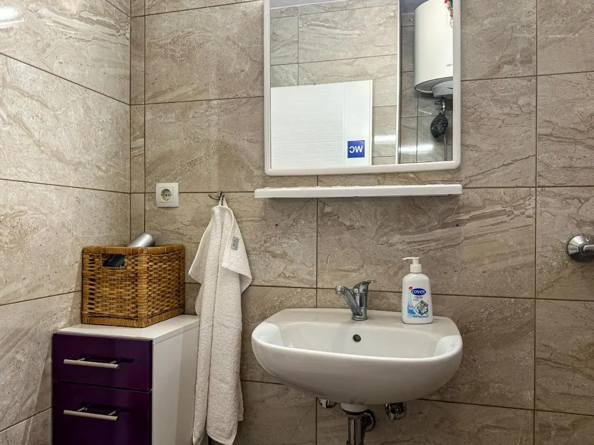 Cozy room with a bathroom