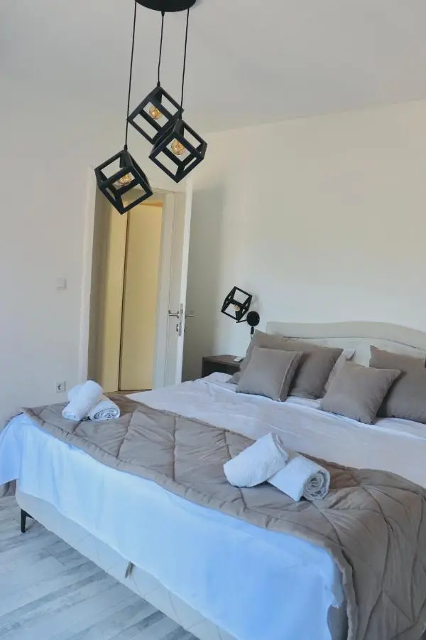 Villa Saraj with Swimming Pool & Jacuzzi near Sarajevo