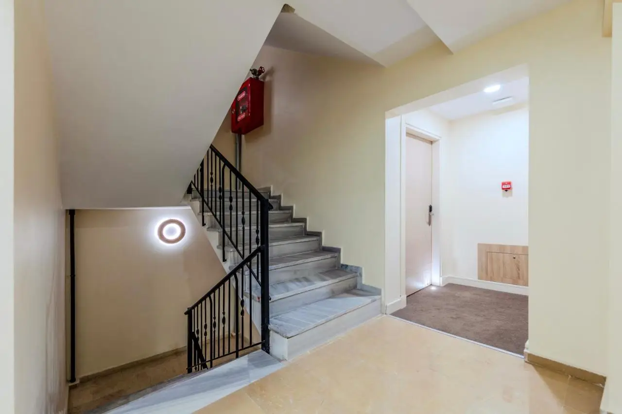 Roys Hotel & Suites